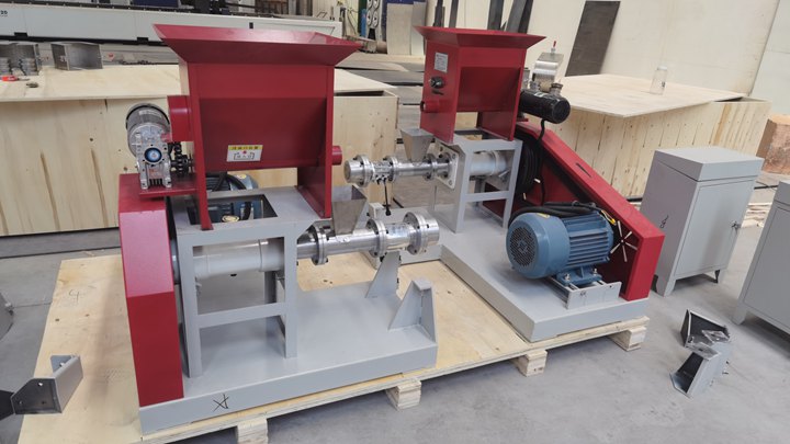 dry type Crappie feed pelletizer machine in South Korea